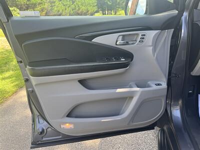 2018 Honda Pilot Elite   - Photo 8 - Loganville, GA 30052