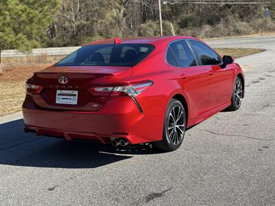 2019 Toyota Camry SE   - Photo 4 - Loganville, GA 30052