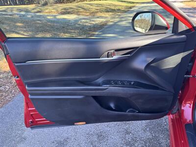 2019 Toyota Camry SE   - Photo 8 - Loganville, GA 30052