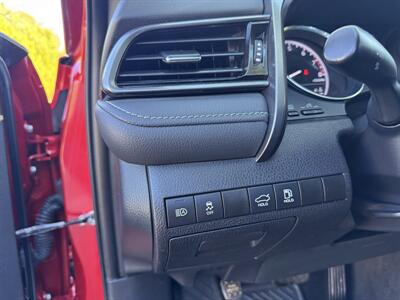 2019 Toyota Camry SE   - Photo 10 - Loganville, GA 30052