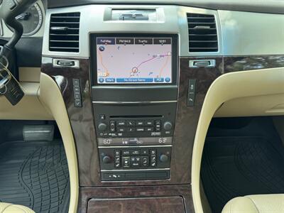 2013 Cadillac Escalade Luxury   - Photo 14 - Loganville, GA 30052