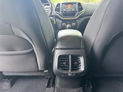 2017 Jeep Cherokee Sport   - Photo 18 - Loganville, GA 30052