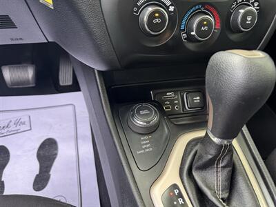 2017 Jeep Cherokee Sport   - Photo 15 - Loganville, GA 30052