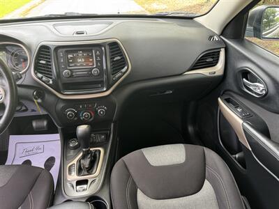 2017 Jeep Cherokee Sport   - Photo 16 - Loganville, GA 30052