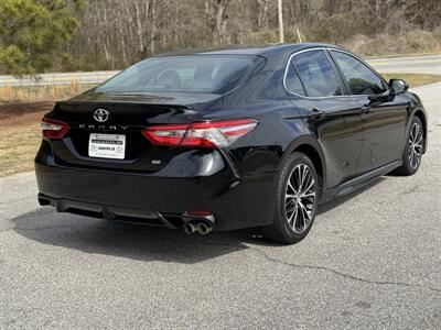 2018 Toyota Camry SE   - Photo 4 - Loganville, GA 30052