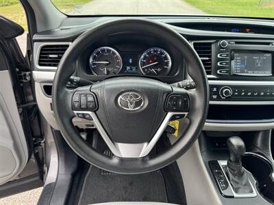 2015 Toyota Highlander LE - Photo 10 - Loganville, GA 30052