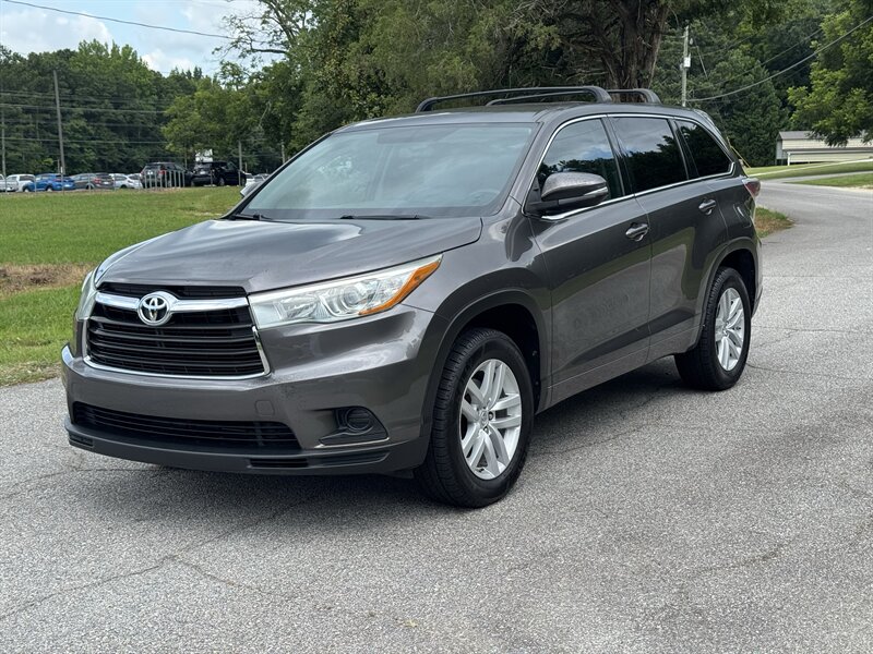 2015 Toyota Highlander LE   - Photo 1 - Loganville, GA 30052
