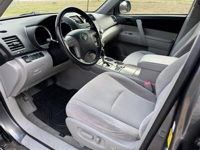 2010 Toyota Highlander   - Photo 9 - Loganville, GA 30052