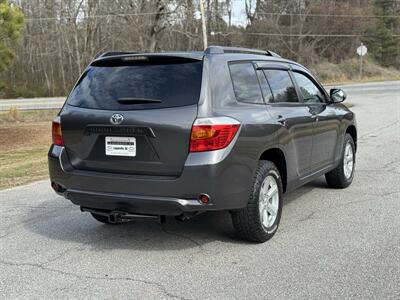 2010 Toyota Highlander   - Photo 4 - Loganville, GA 30052