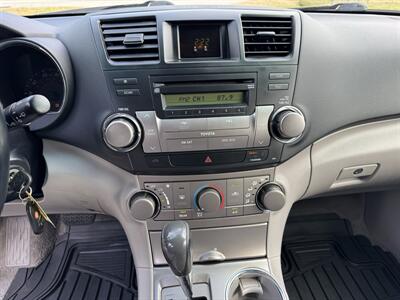 2010 Toyota Highlander   - Photo 12 - Loganville, GA 30052