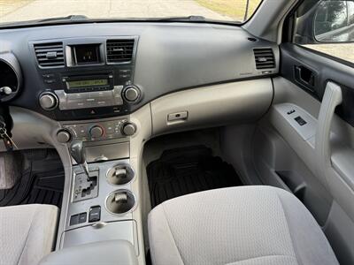 2010 Toyota Highlander   - Photo 14 - Loganville, GA 30052