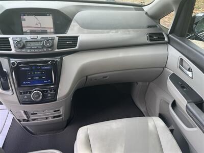 2015 Honda Odyssey Touring   - Photo 13 - Loganville, GA 30052