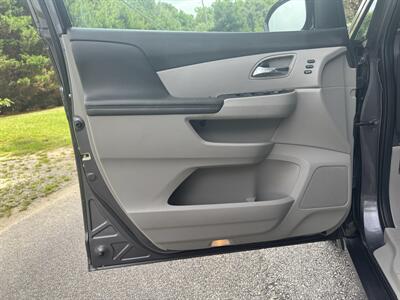 2015 Honda Odyssey Touring   - Photo 8 - Loganville, GA 30052