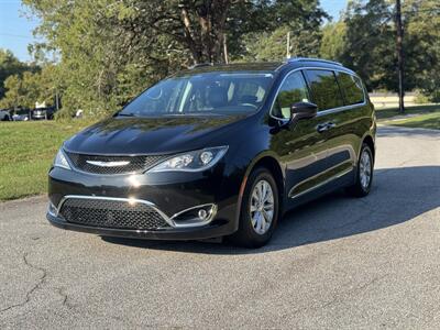 2019 Chrysler Pacifica Touring L   - Photo 1 - Loganville, GA 30052