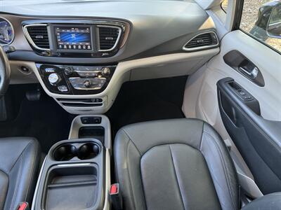 2019 Chrysler Pacifica Touring L   - Photo 15 - Loganville, GA 30052