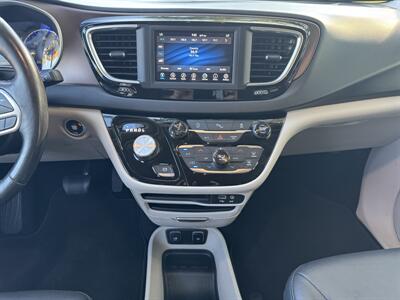 2019 Chrysler Pacifica Touring L   - Photo 14 - Loganville, GA 30052