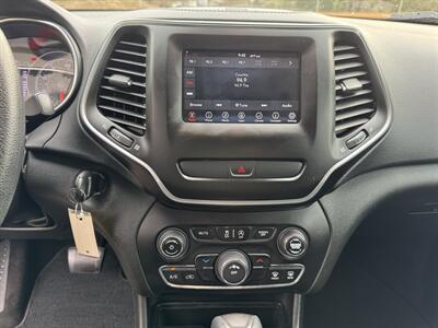 2019 Jeep Cherokee Latitude   - Photo 13 - Loganville, GA 30052