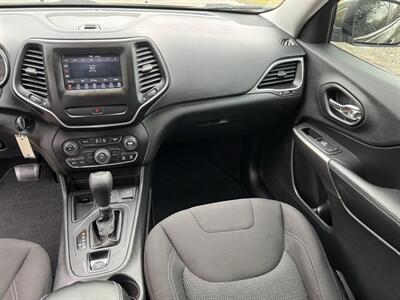 2019 Jeep Cherokee Latitude   - Photo 14 - Loganville, GA 30052