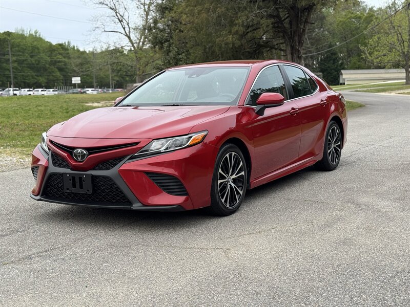 2020 Toyota Camry SE   - Photo 1 - Loganville, GA 30052