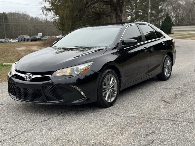 2017 Toyota Camry SE   - Photo 1 - Loganville, GA 30052