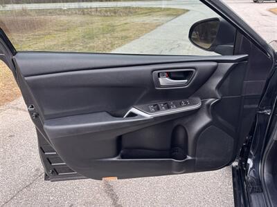 2017 Toyota Camry SE   - Photo 8 - Loganville, GA 30052