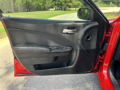 2018 Dodge Charger SXT   - Photo 8 - Loganville, GA 30052
