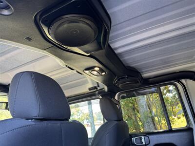 2020 Jeep Gladiator Sport S   - Photo 18 - Loganville, GA 30052