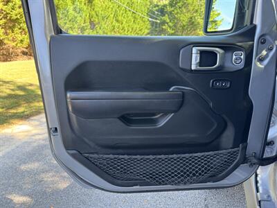 2020 Jeep Gladiator Sport S   - Photo 8 - Loganville, GA 30052