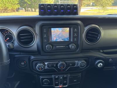 2020 Jeep Gladiator Sport S   - Photo 14 - Loganville, GA 30052
