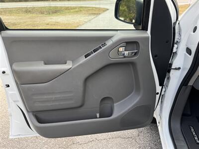 2019 Nissan Frontier SV V6   - Photo 8 - Loganville, GA 30052