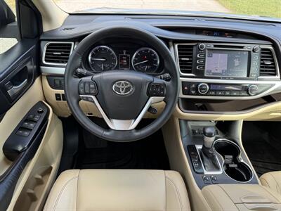 2016 Toyota Highlander XLE   - Photo 12 - Loganville, GA 30052