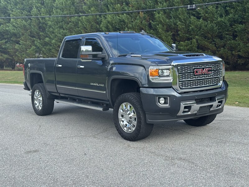2019 GMC Sierra 4WD Crew Cab Standard Box Denali's photo