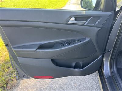 2020 Hyundai TUCSON SEL   - Photo 8 - Loganville, GA 30052