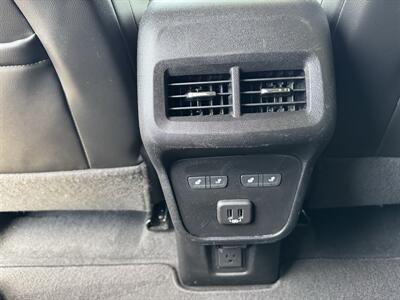 2020 Chevrolet Equinox Premier   - Photo 18 - Loganville, GA 30052