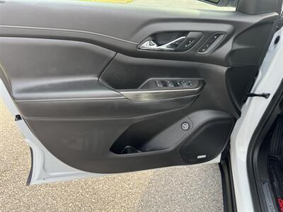 2019 GMC Acadia SLT-2   - Photo 8 - Loganville, GA 30052