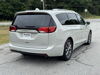 2017 Chrysler Pacifica Limited - Photo 4 - Loganville, GA 30052