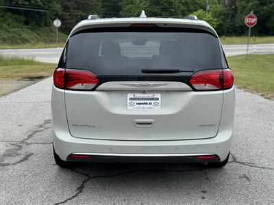 2017 Chrysler Pacifica Limited - Photo 5 - Loganville, GA 30052
