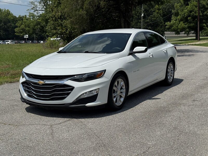 2019 Chevrolet Malibu LT   - Photo 1 - Loganville, GA 30052