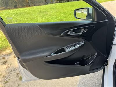 2019 Chevrolet Malibu LT   - Photo 8 - Loganville, GA 30052
