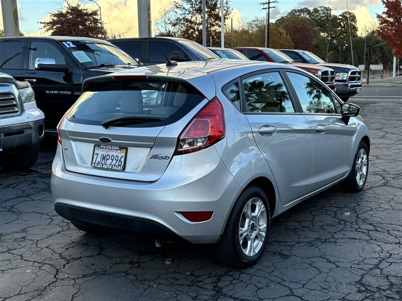 2015 Ford Fiesta SE photo 3