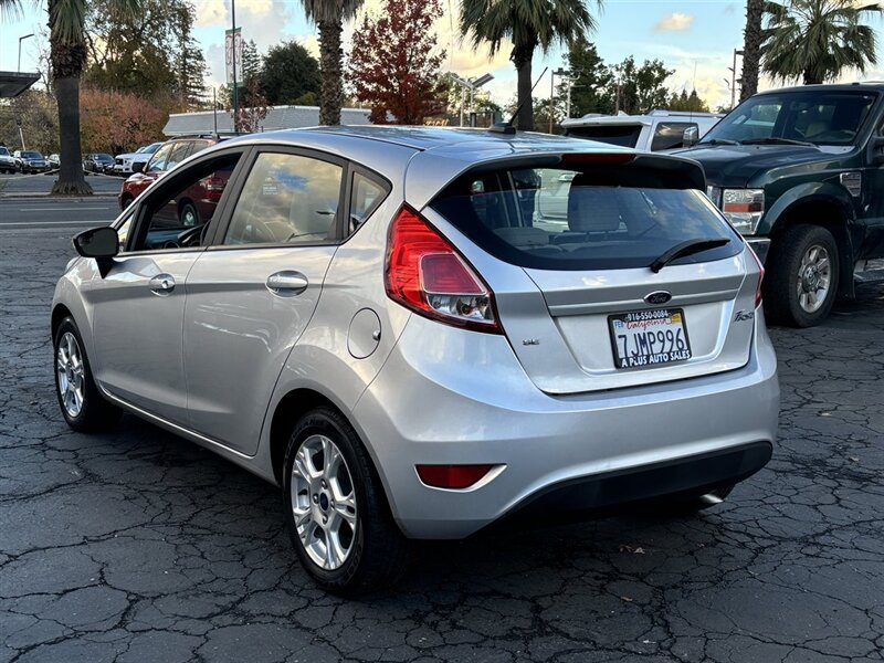 2015 Ford Fiesta SE photo 5