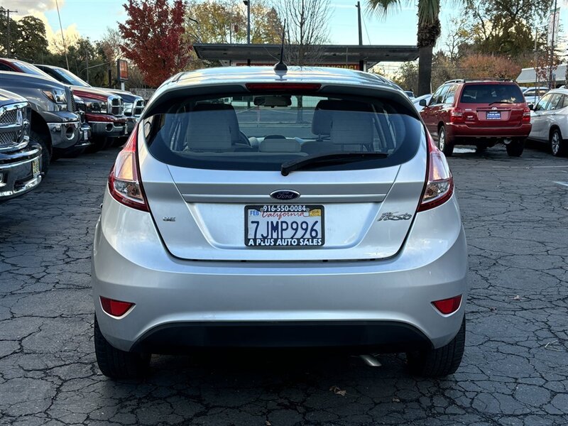 2015 Ford Fiesta SE photo 4