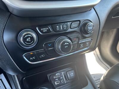 2017 Jeep Cherokee Trailhawk   - Photo 14 - Sacramento, CA 95821