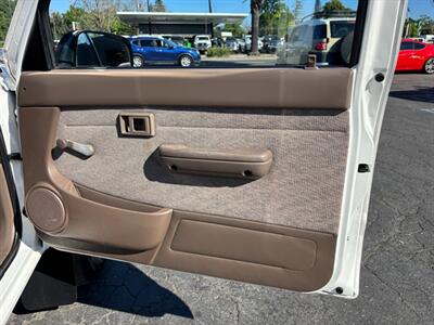 1999 Toyota Tacoma V6   - Photo 11 - Sacramento, CA 95821