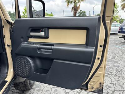 2011 Toyota FJ Cruiser   - Photo 16 - Sacramento, CA 95821