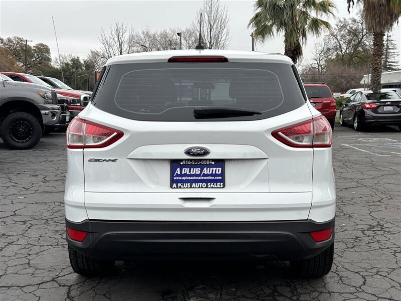 2016 Ford Escape S photo 3