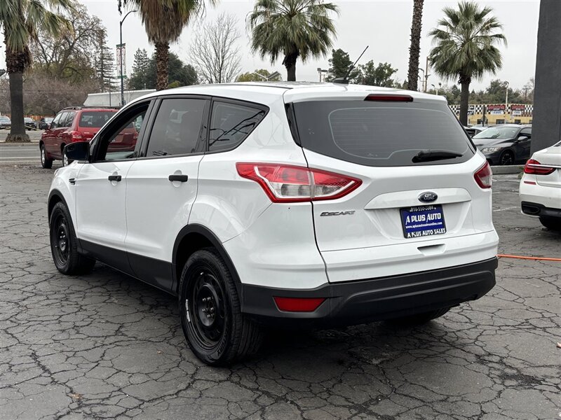 2016 Ford Escape S photo 4