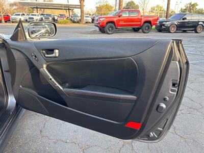 2014 Hyundai Genesis Coupe 2.0T R-Spec   - Photo 11 - Sacramento, CA 95821