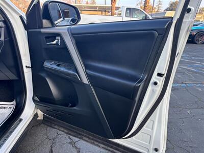 2017 Toyota RAV4 Platinum   - Photo 11 - Sacramento, CA 95821