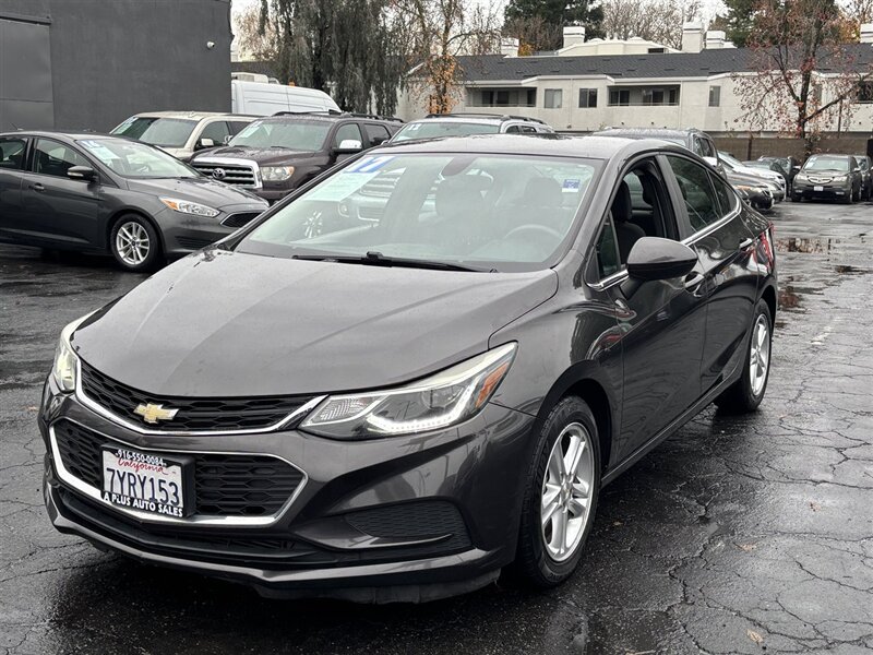 2017 Chevrolet Cruze LT photo 5